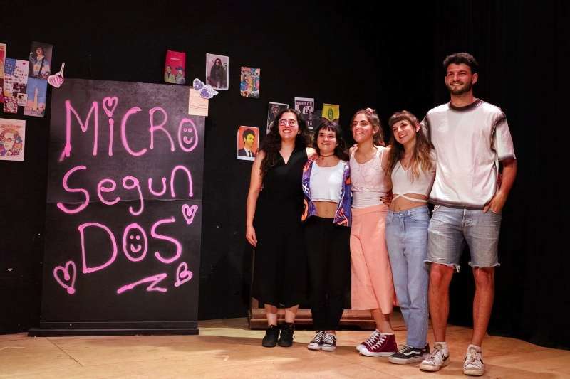 elenco de la obra teatral microsegundos